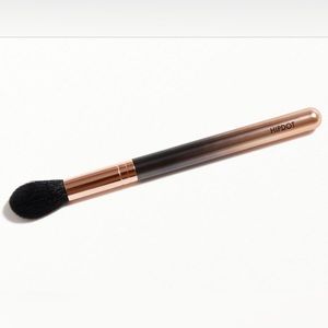 NEW IN PACKAGING Super soft, high quality contour brush
